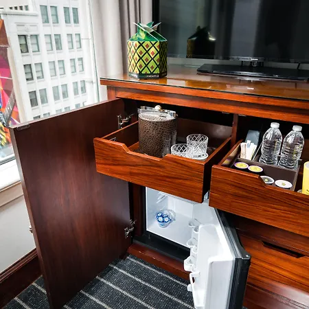 Staypineapple, An Iconic Hotel, The Loop