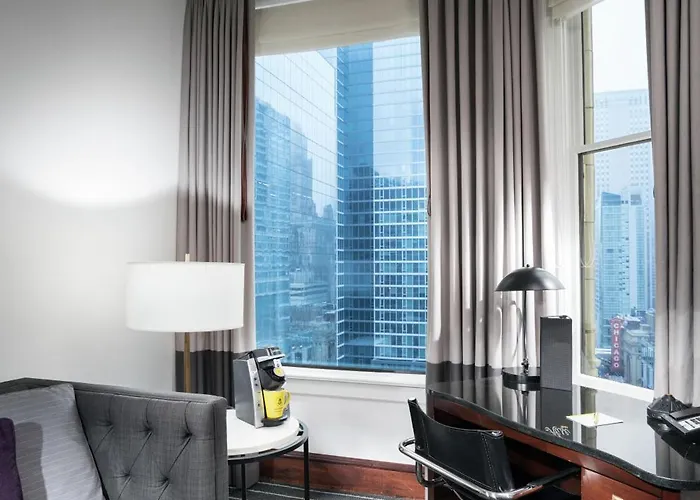 Staypineapple, An Iconic Hotel, The Loop Chicago