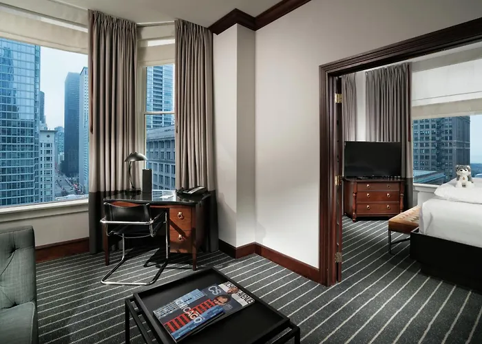 Staypineapple, An Iconic Hotel, The Loop