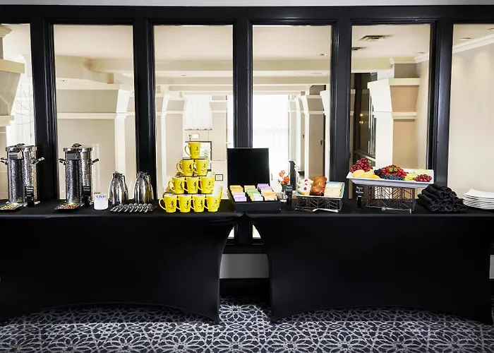 Staypineapple, An Iconic Hotel, The Loop