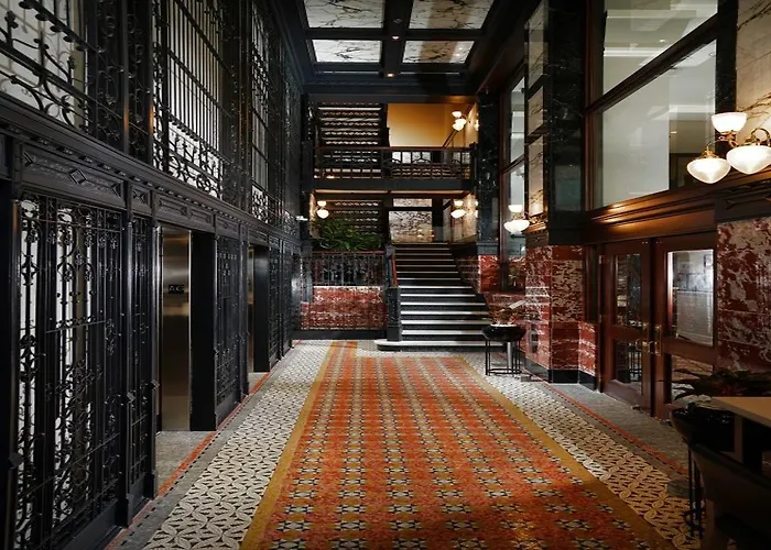 Staypineapple, An Iconic Hotel, The Loop 4* Chicago