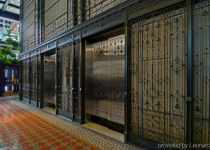 Staypineapple, An Iconic Hotel, The Loop Hotel Chicago