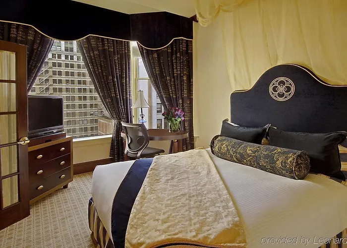 Hotel Staypineapple, An Iconic Hotel, The Loop Chicago