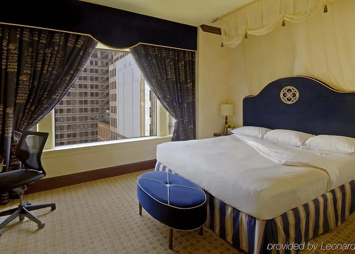 Staypineapple, An Iconic Hotel, The Loop Chicago