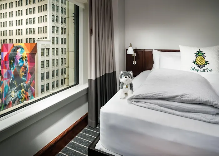 Staypineapple, An Iconic Hotel, The Loop Chicago