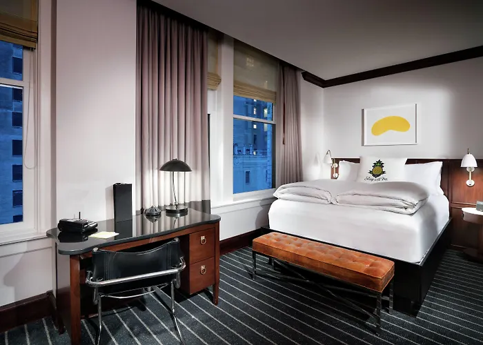 Hotel Staypineapple, An Iconic Hotel, The Loop Chicago