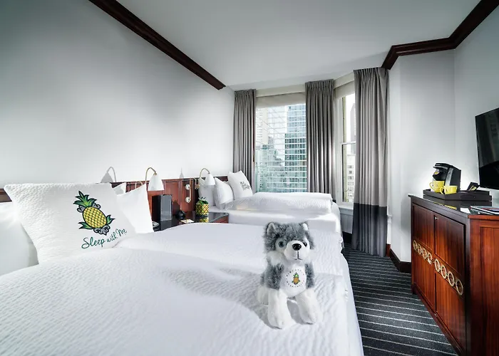Hotel Staypineapple, An Iconic Hotel, The Loop Chicago