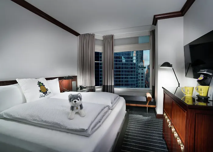 Staypineapple, An Iconic Hotel, The Loop 4* Chicago