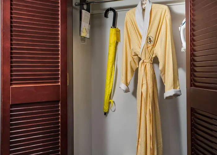 Staypineapple, An Iconic Hotel, The Loop Hotel 4*