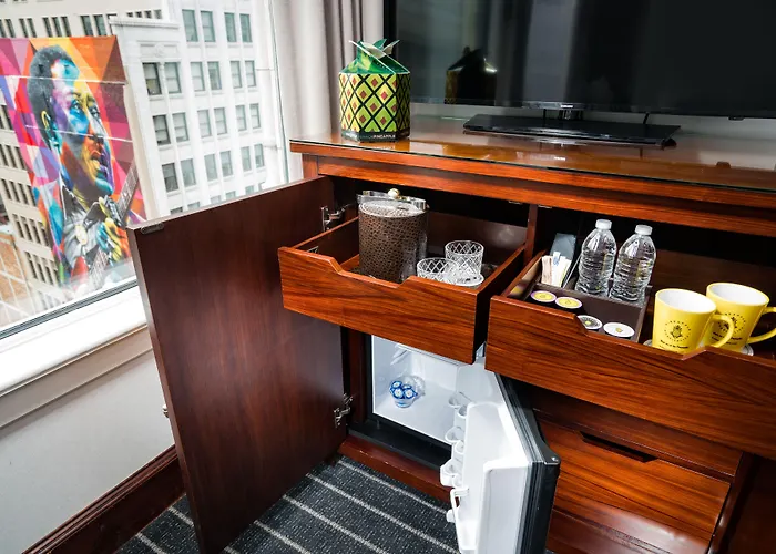 Staypineapple, An Iconic Hotel, The Loop Hotel 4*