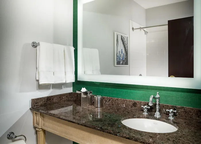 Staypineapple, An Iconic Hotel, The Loop Hotel Chicago