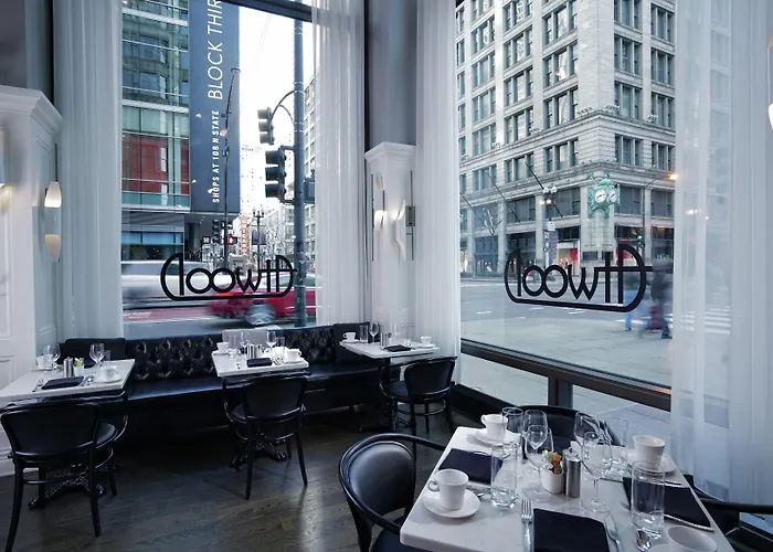 Staypineapple, An Iconic Hotel, The Loop Chicago