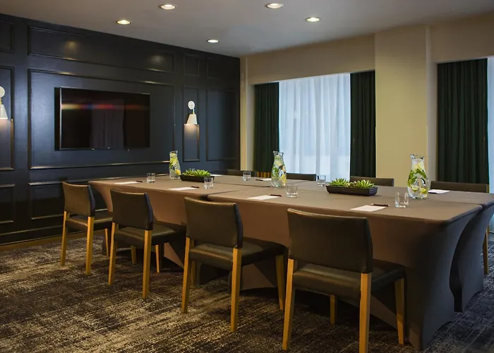 Staypineapple, An Iconic Hotel, The Loop 4*