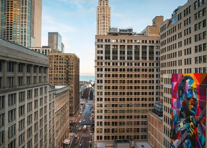 Staypineapple, An Iconic Hotel, The Loop Chicago