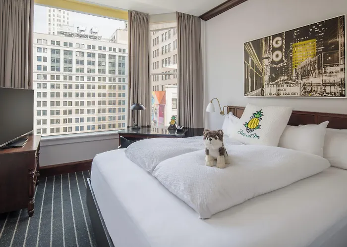 Staypineapple, An Iconic Hotel, The Loop 4*