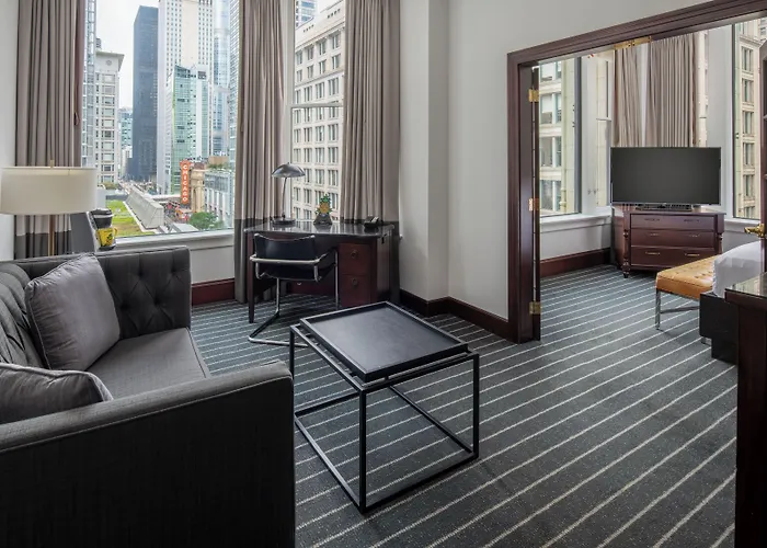 Staypineapple, An Iconic Hotel, The Loop Hotel Chicago