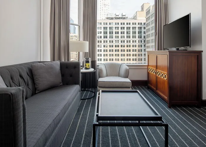 Hotel Staypineapple, An Iconic Hotel, The Loop Chicago