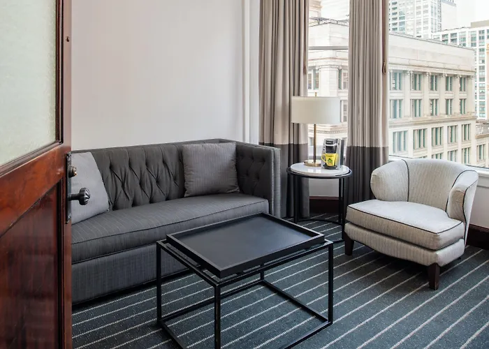 Staypineapple, An Iconic Hotel, The Loop Chicago