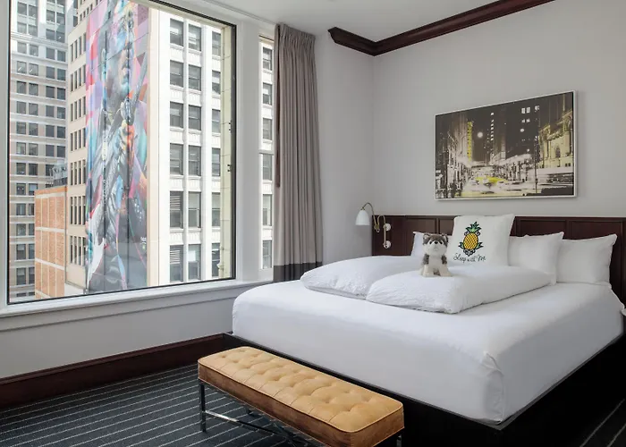 Hotel Staypineapple, An Iconic Hotel, The Loop