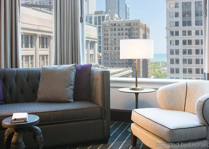 Staypineapple, An Iconic Hotel, The Loop Chicago