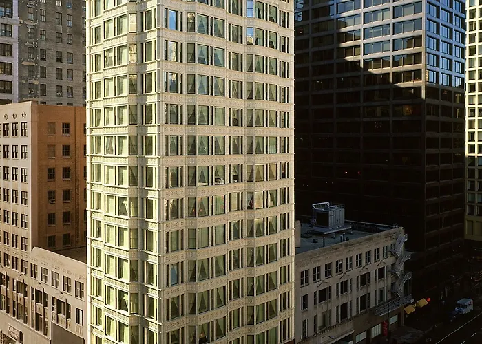 Staypineapple, An Iconic Hotel, The Loop Hotel Chicago