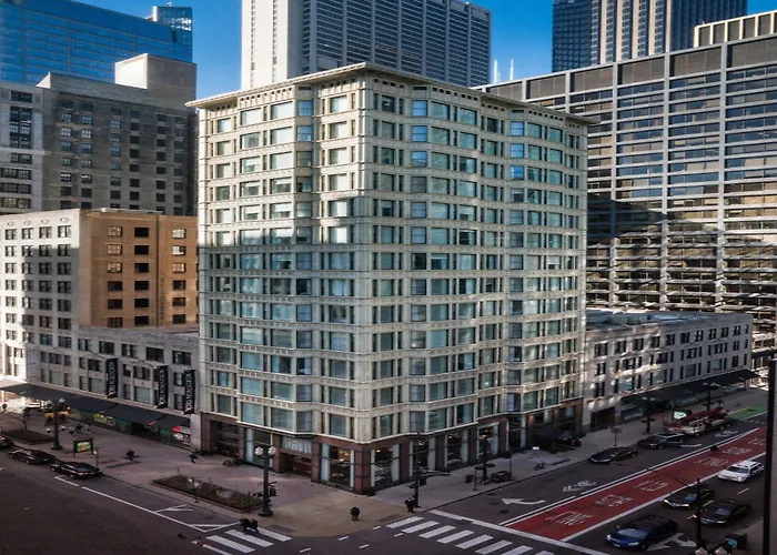 Staypineapple, An Iconic Hotel, The Loop Chicago